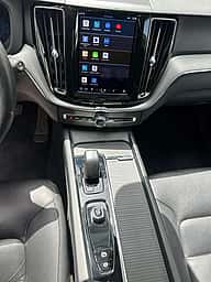 Volvo XC60 B5 Momentum 2023 - miniatura 7