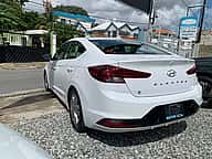 Hyundai Elantra SEL 2020 - miniatura 3