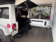 Jeep Wrangler Sahara 2011 - miniatura 9