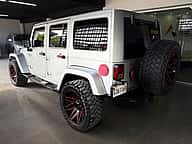 Jeep Wrangler Sahara 2011 - miniatura 10