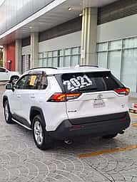 Toyota RAV4 XLE 2021 - miniatura 2