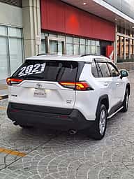 Toyota RAV4 XLE 2021 - miniatura 3