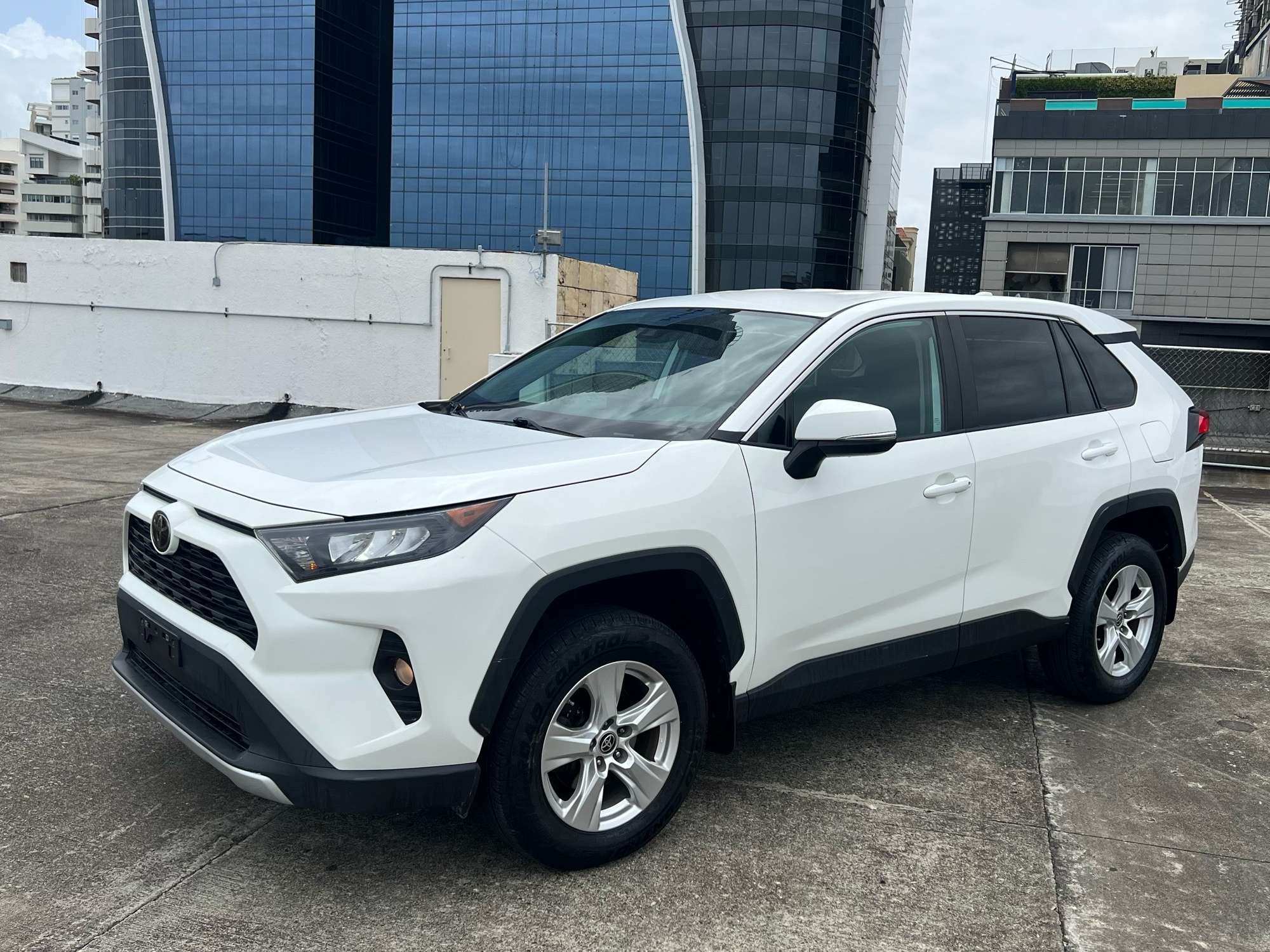 2021 Toyota RAV4 LE PLUS usado en venta por AUTO BOUTIQUE