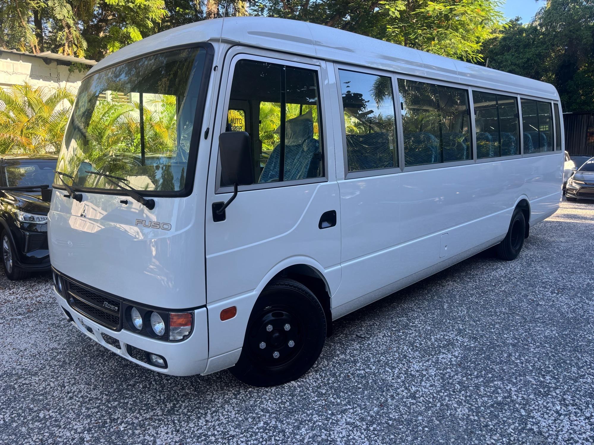 Mitsubishi Motors Fuso Autobus 2027 en venta - vista principal