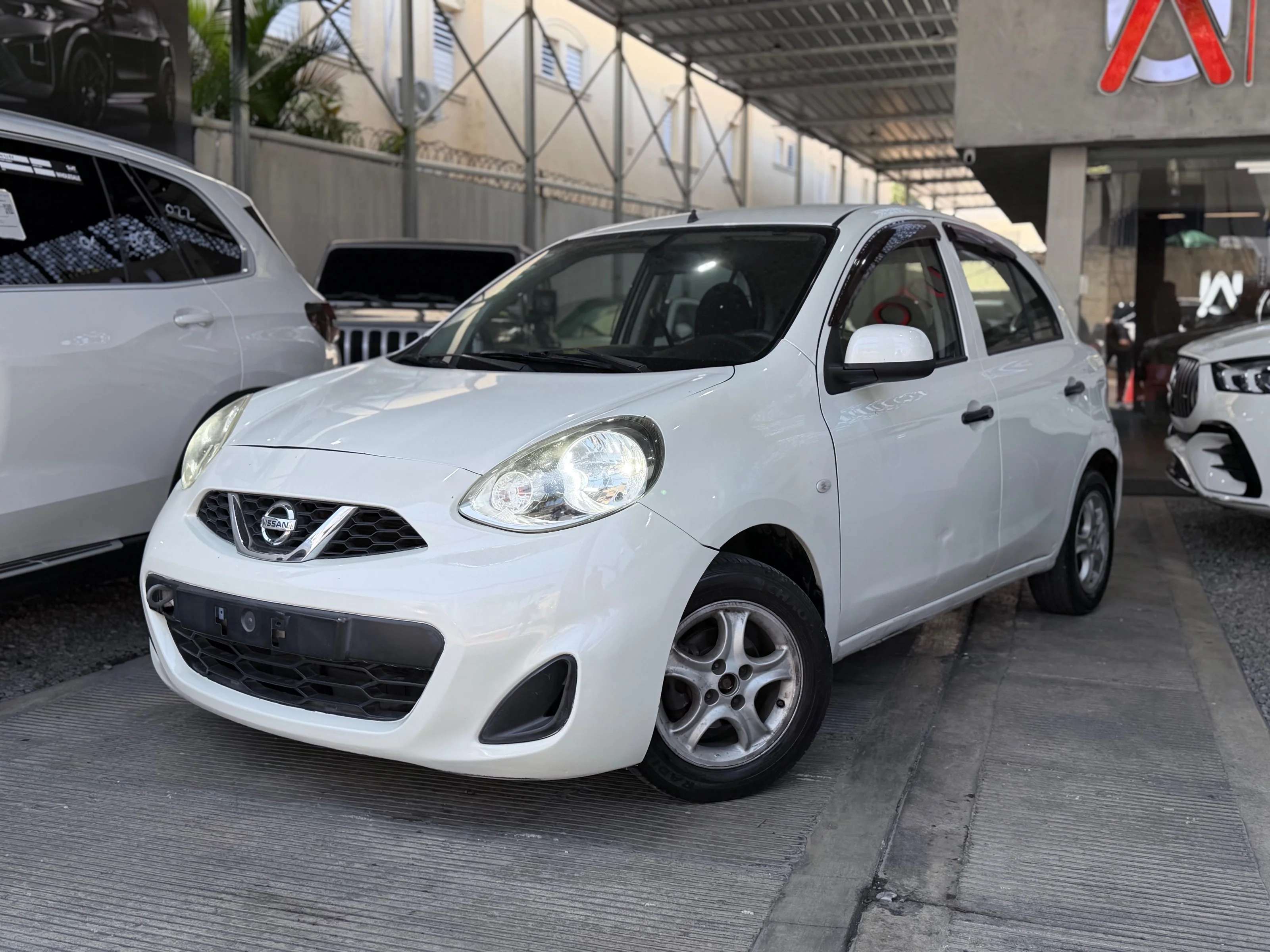 2017 Nissan March usado en venta por UNIAUTO