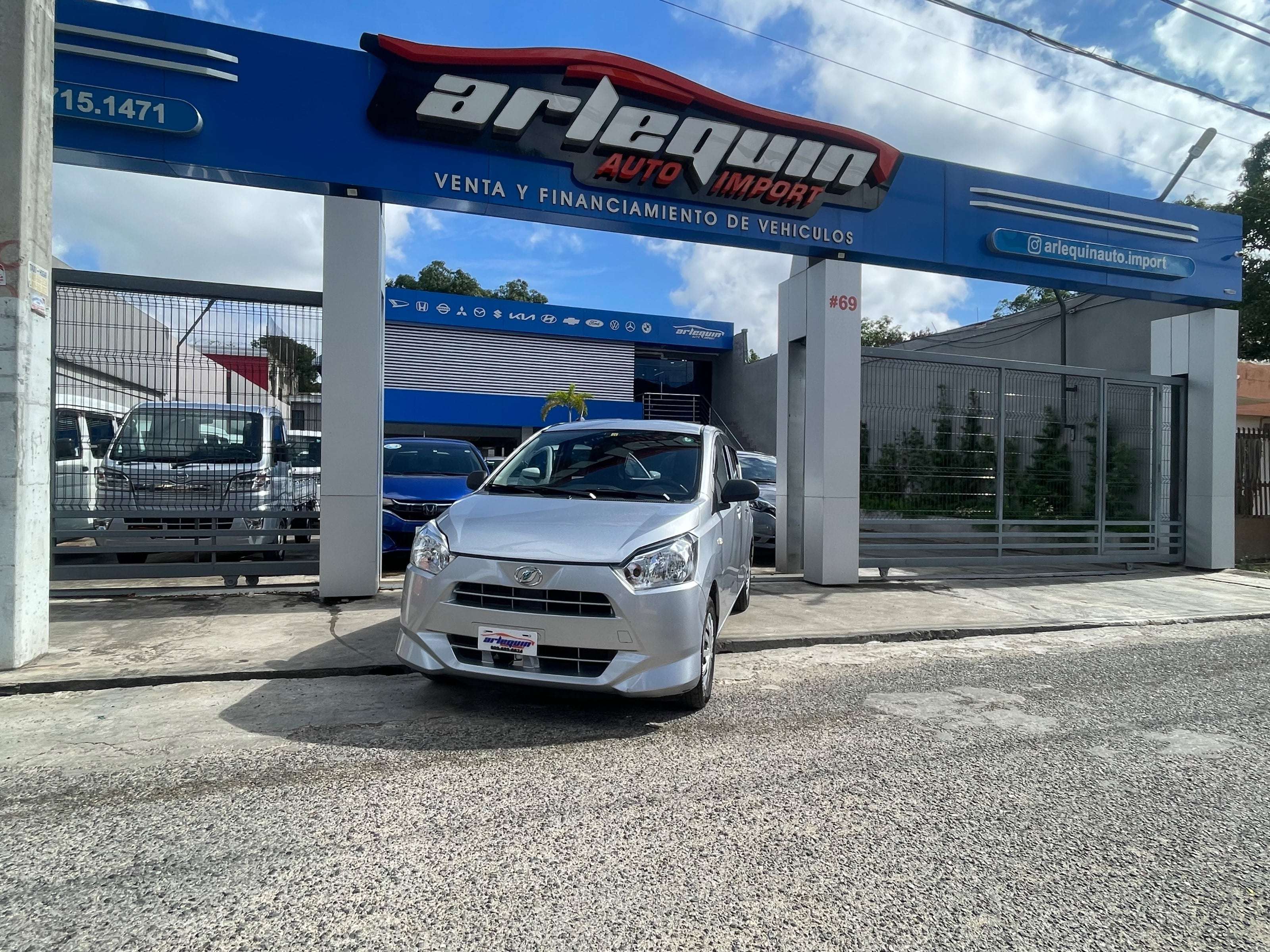 2021 Daihatsu Mira usado en venta por Arlequín Auto Import 