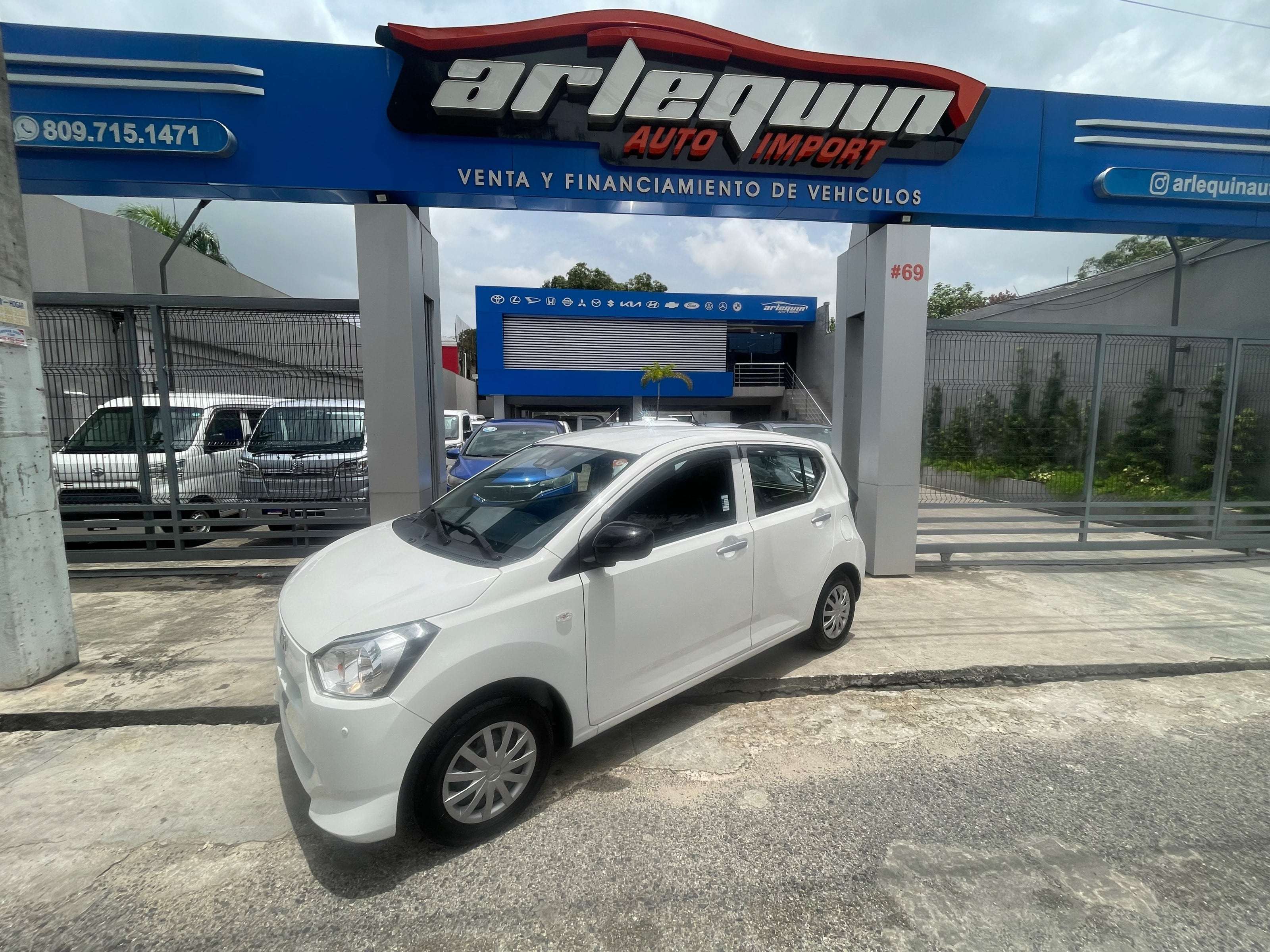 2021 Daihatsu Mira usado en venta por Arlequín Auto Import 