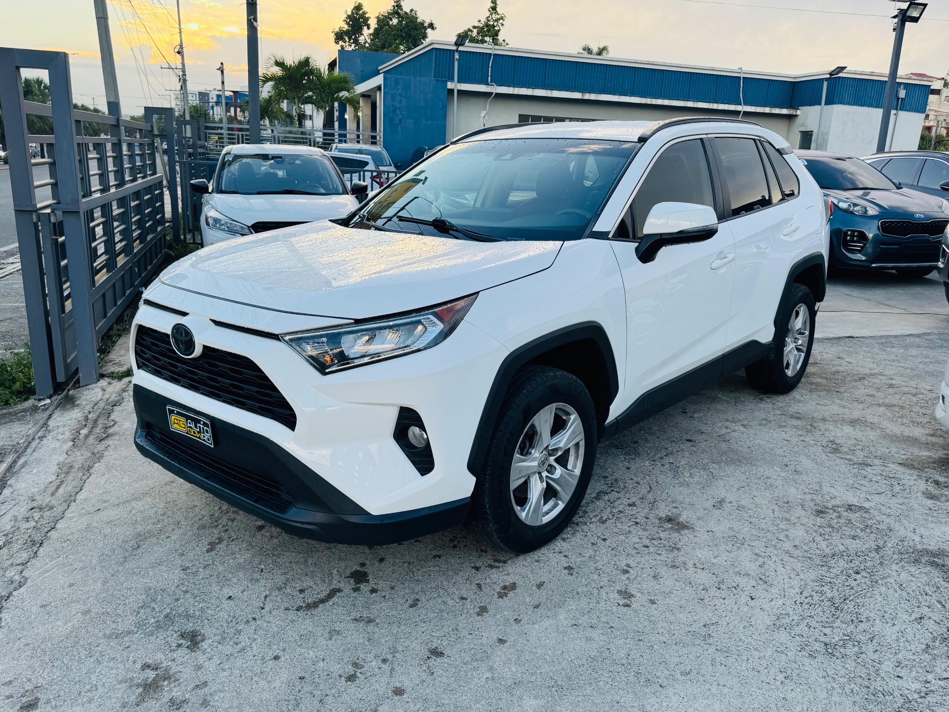 Toyota RAV4 XLE 2020 en venta - vista principal