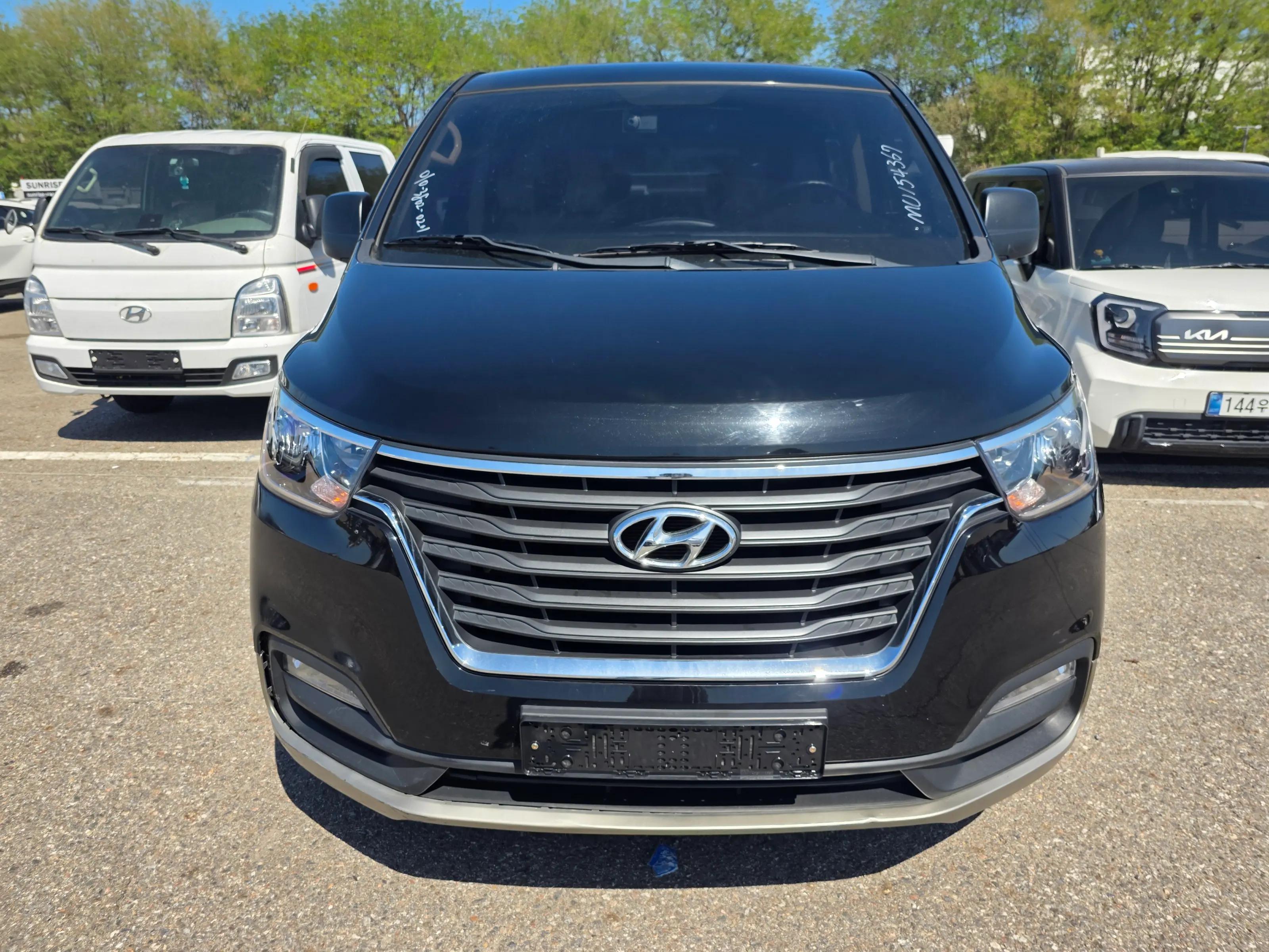 Hyundai Starex 2021 en venta - vista principal