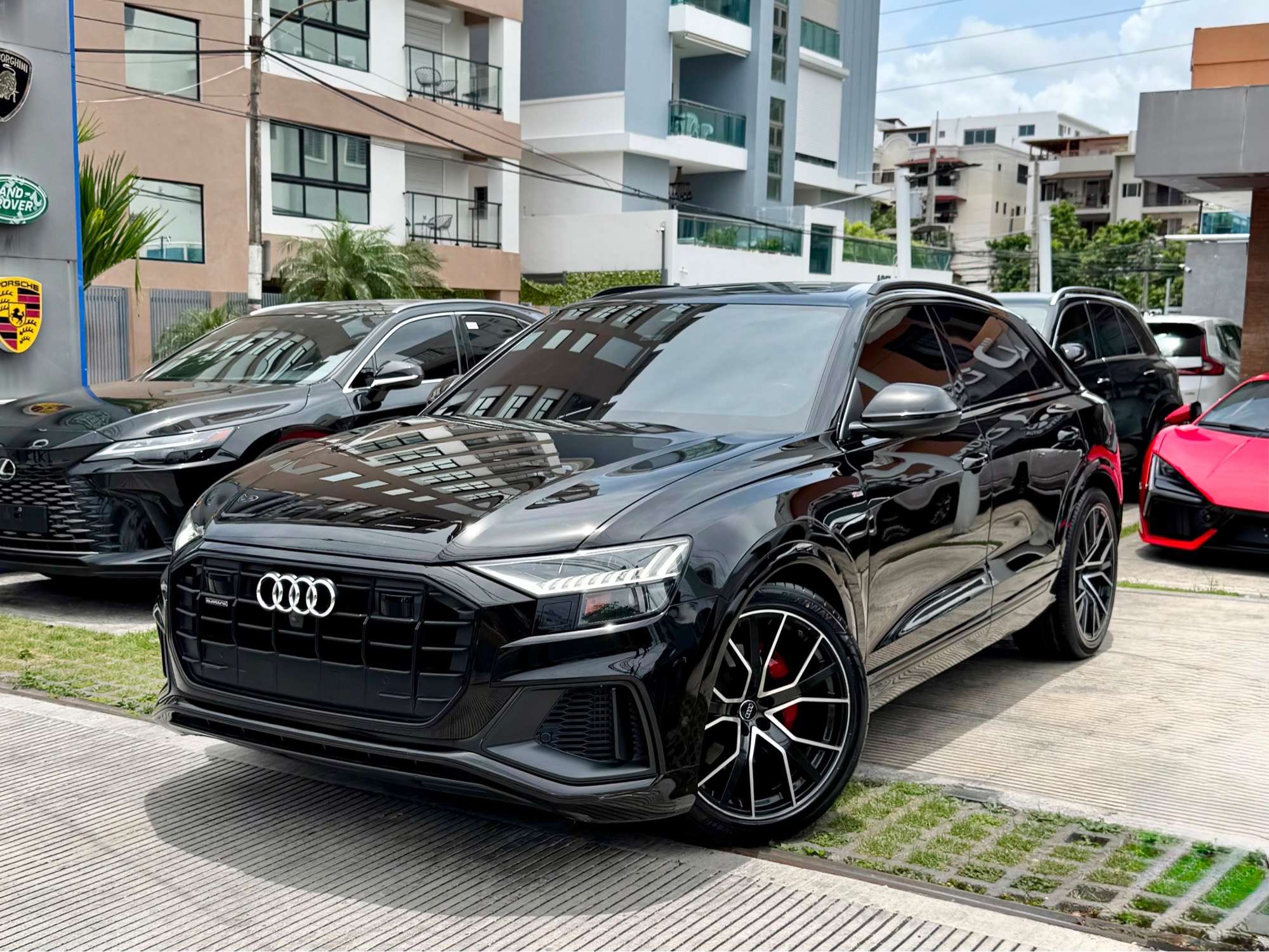 2020 Audi Q8 Luxury Package usado en venta por Domingo Auto Import S.R.L