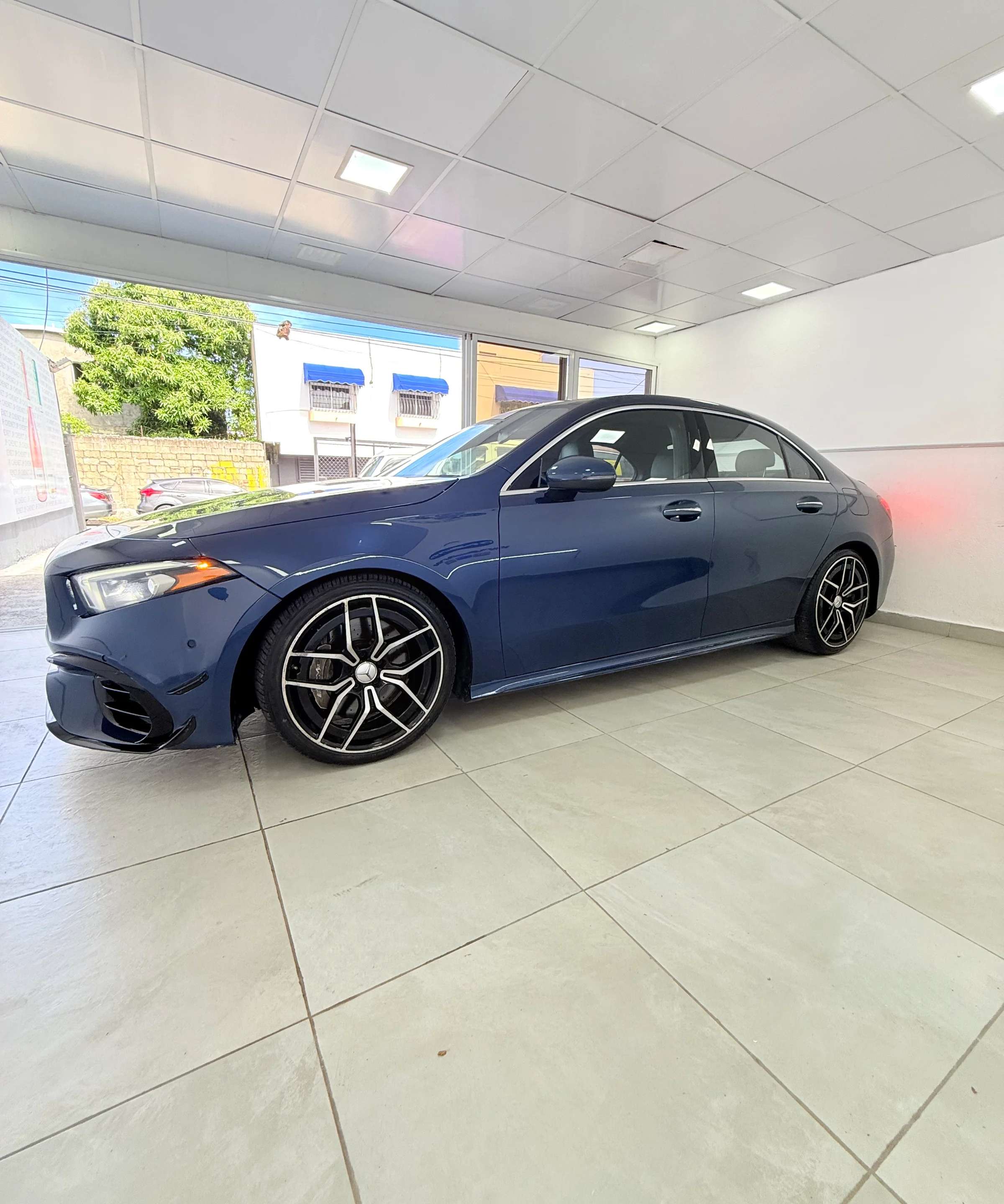 2021 Mercedes Benz A 35 AMG usado en venta por Car's And Home's On Sale Chos