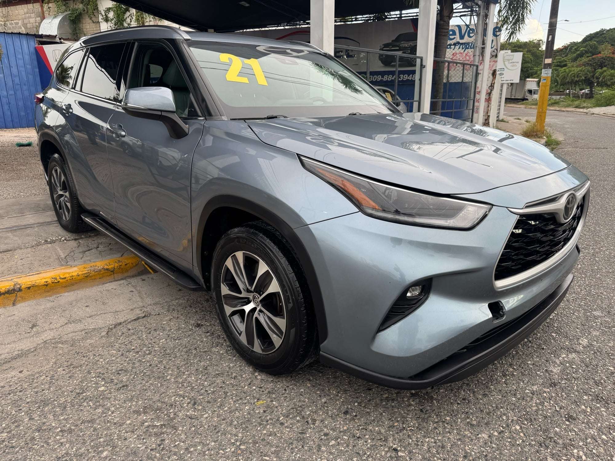 2021 Toyota Highlander XLE usado en venta por Frankel Auto Import