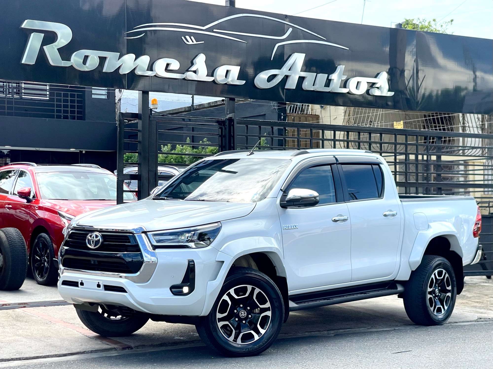 2025 Toyota Hilux SRX usado en venta por ROMESA AUTOS