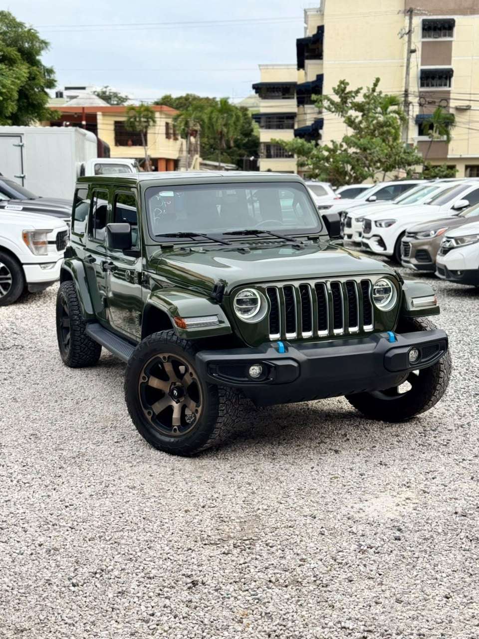 2022 Jeep Wrangler Unlimited Sahara 4XE usado en venta por FADIR AUTO GROUP