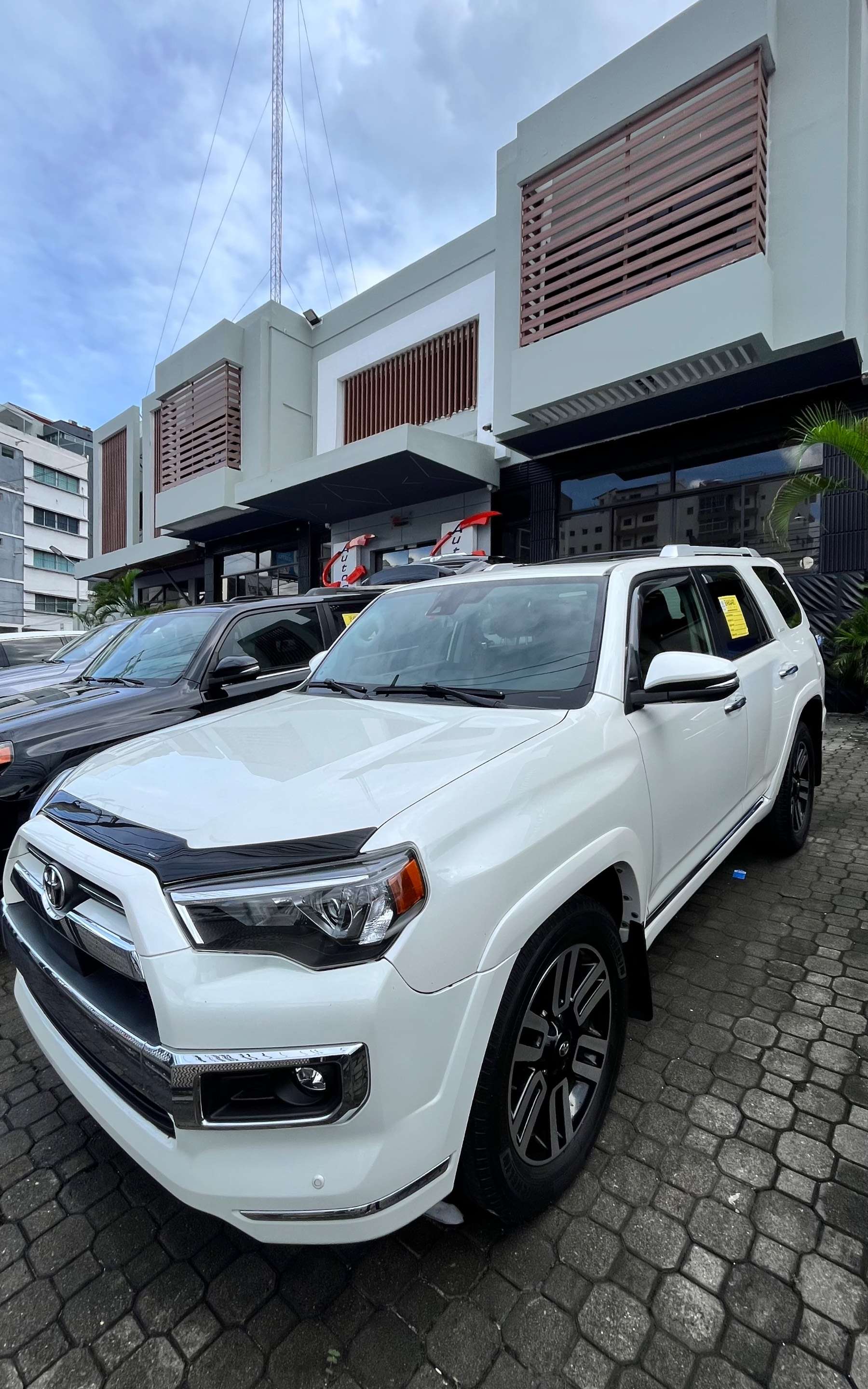 2021 Toyota 4 Runner Limited usado en venta por CHUQUI MOTORS SRL