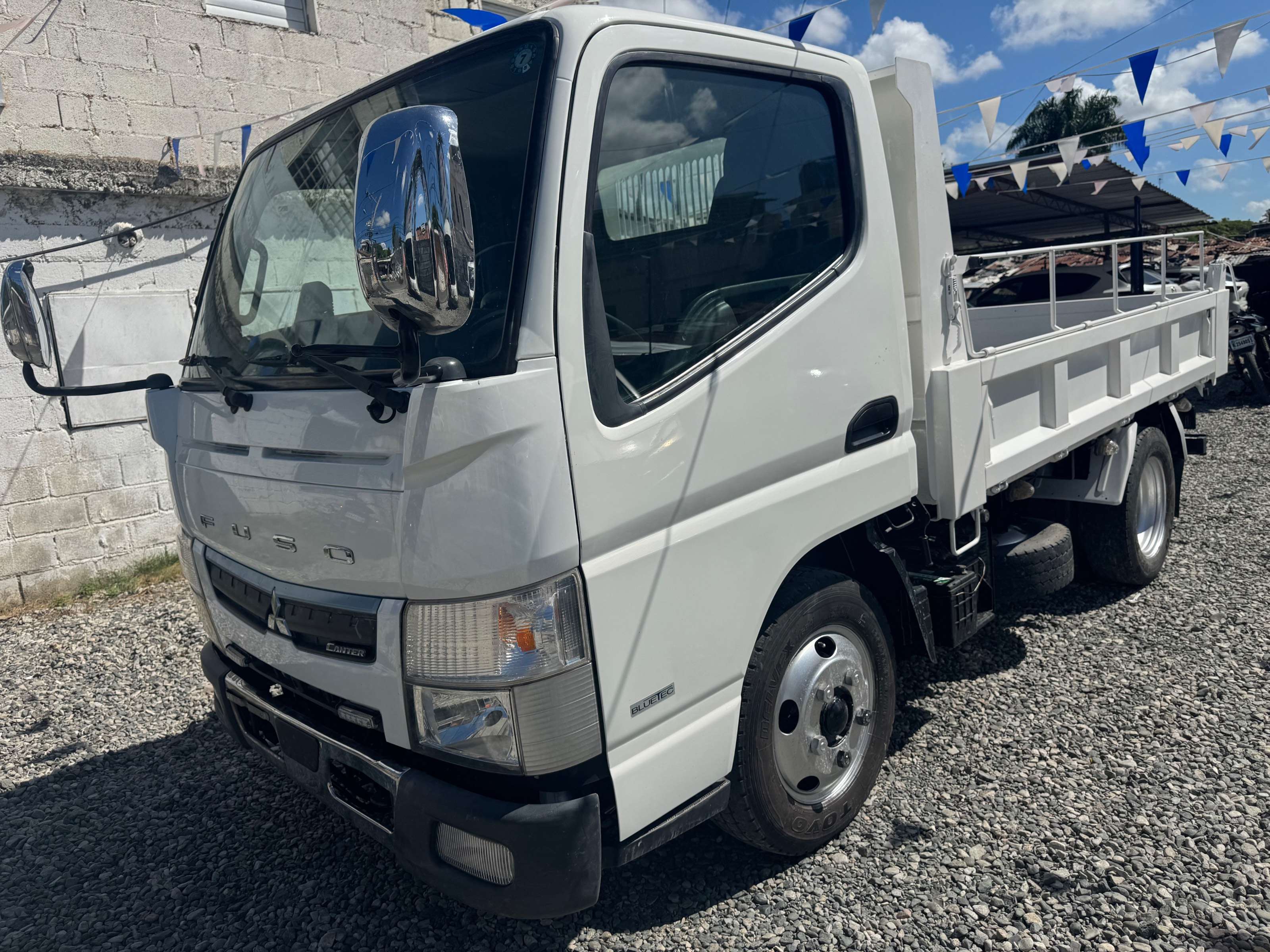 2020 Mitsubishi Motors Fuso usado en venta por CHUQUI MOTORS SRL