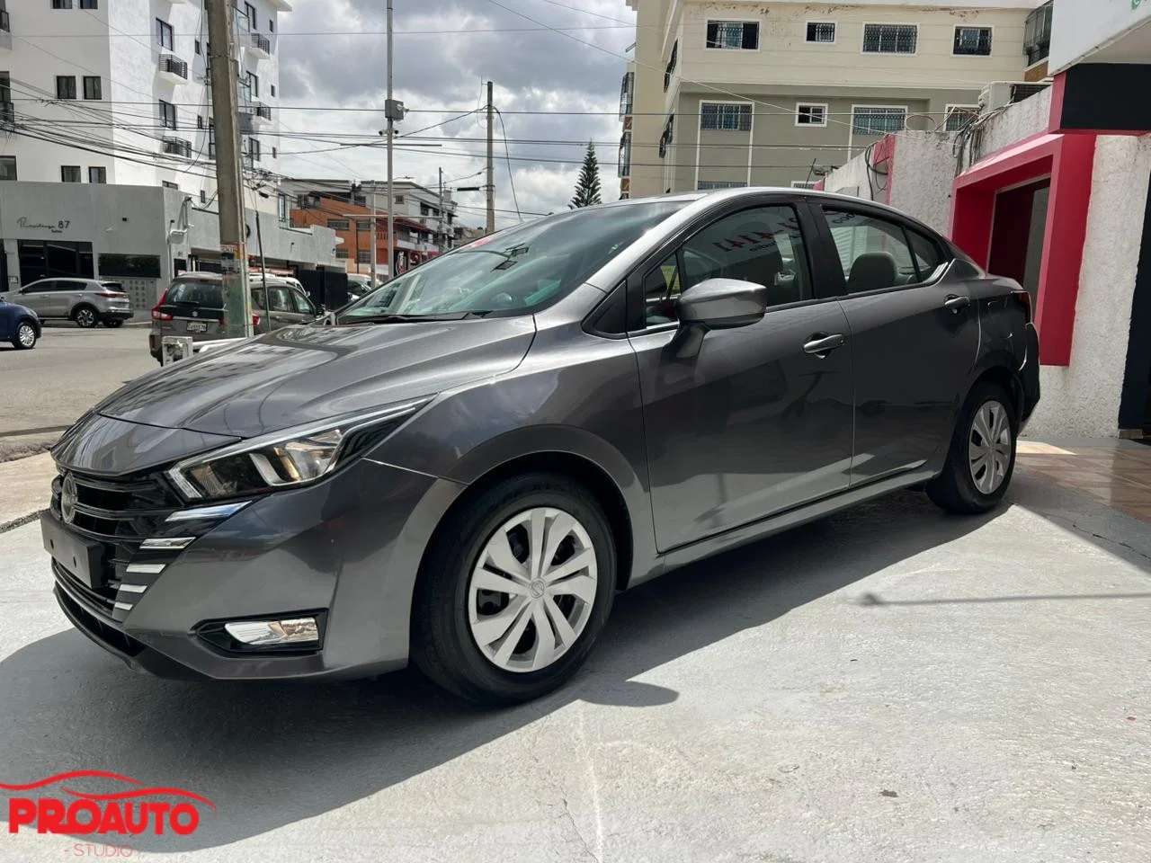2024 Nissan Versa Sense usado en venta por Proauto Studio