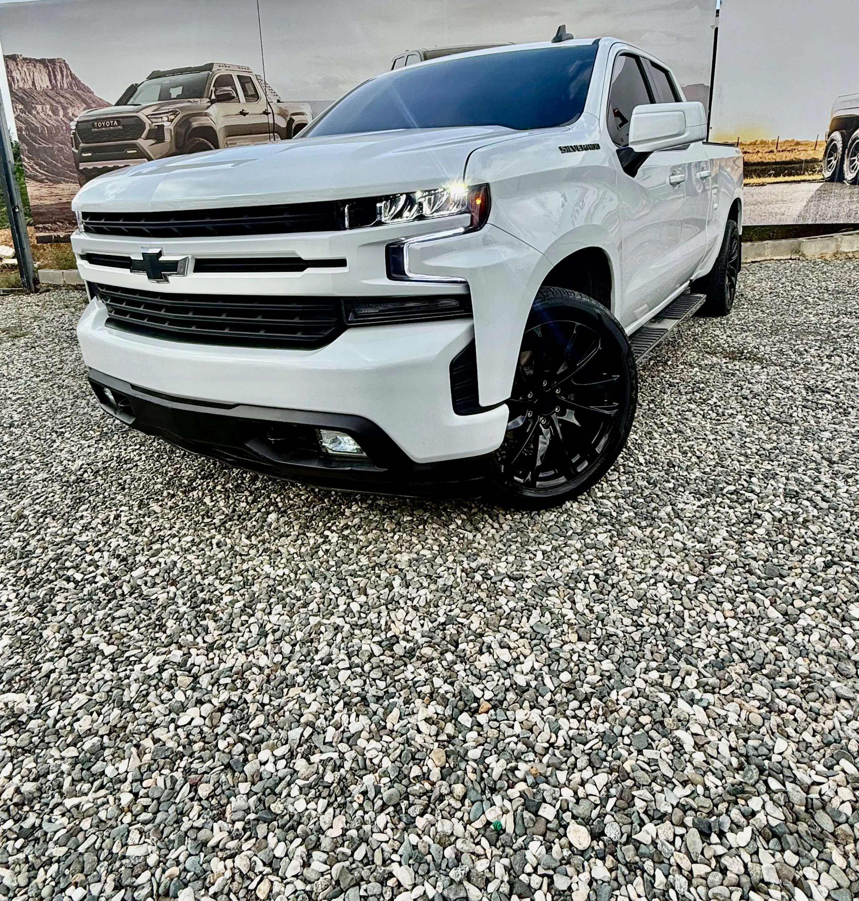 2021 Chevrolet Silverado Custom usado en venta por Light Auto Import