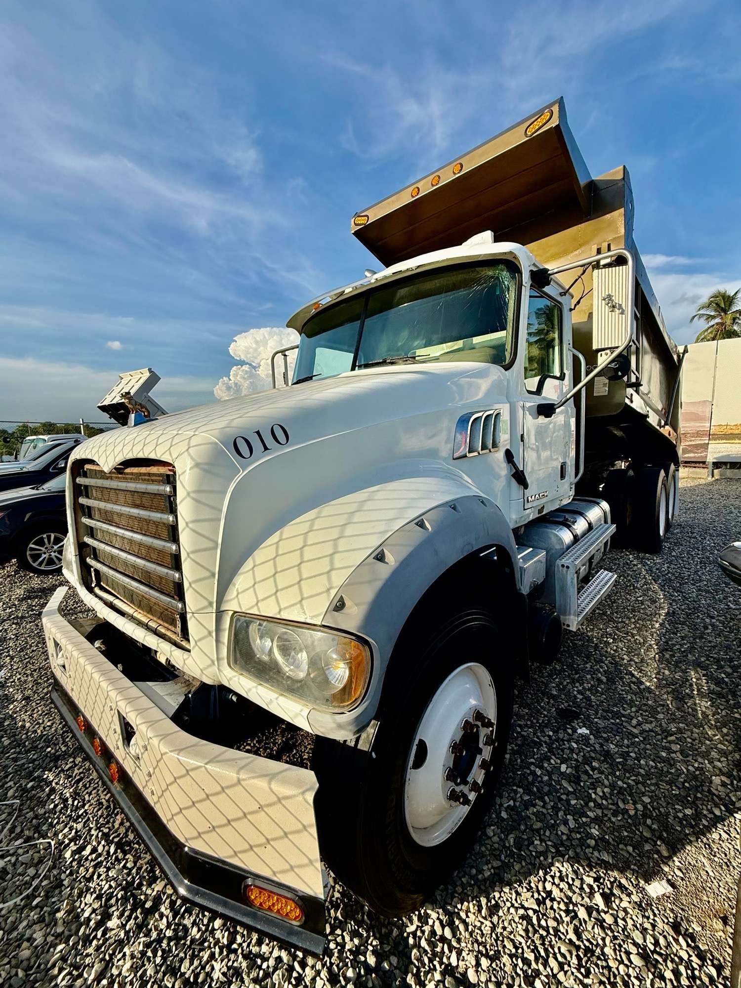 2013 Mack Granite Volteo usado en venta por Light Auto Import