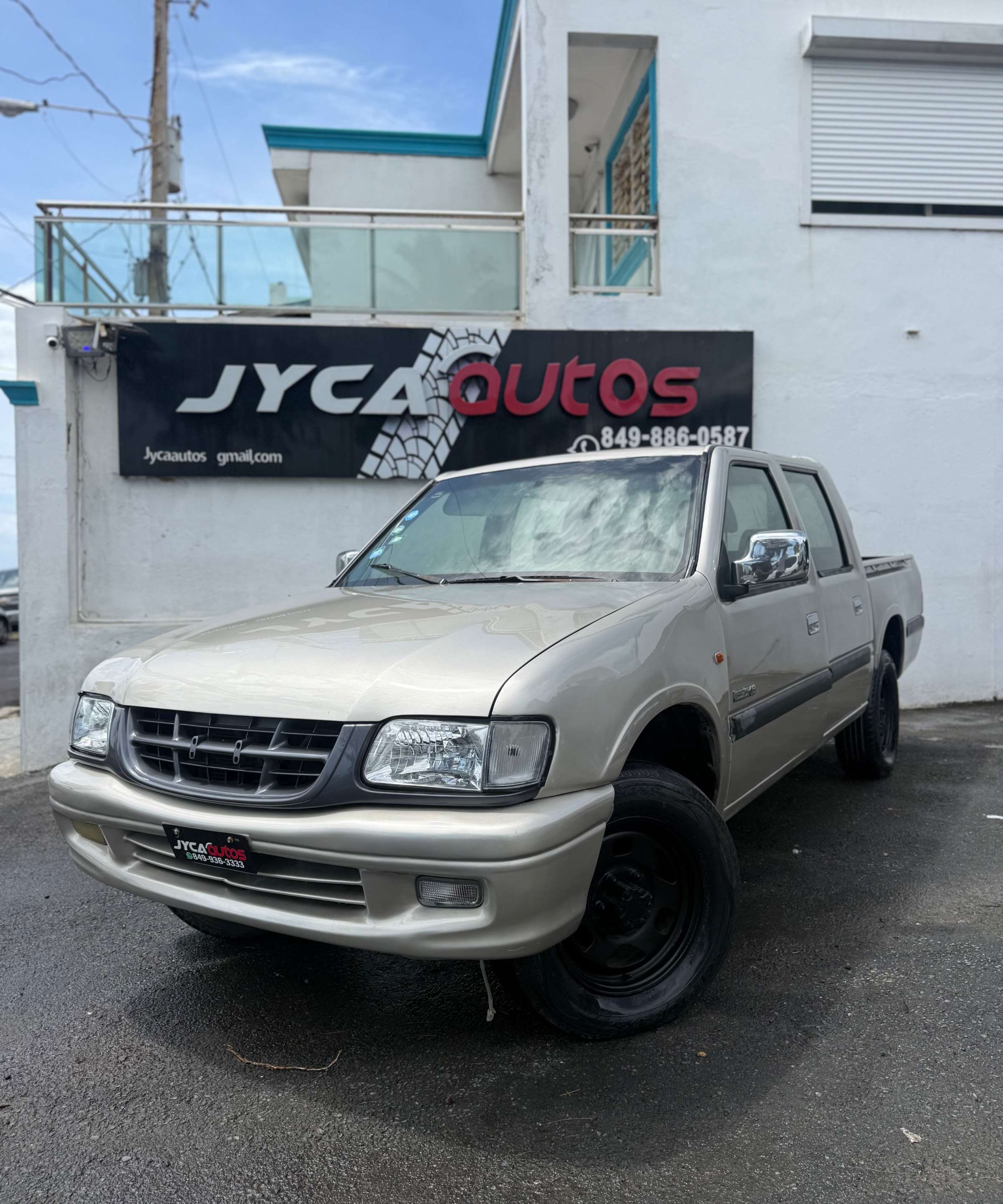 2003 Isuzu KB usado en venta por JYCA AUTOS