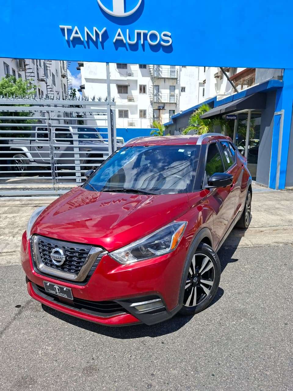 2020 Nissan Kicks SR usado en venta por Tany Autos
