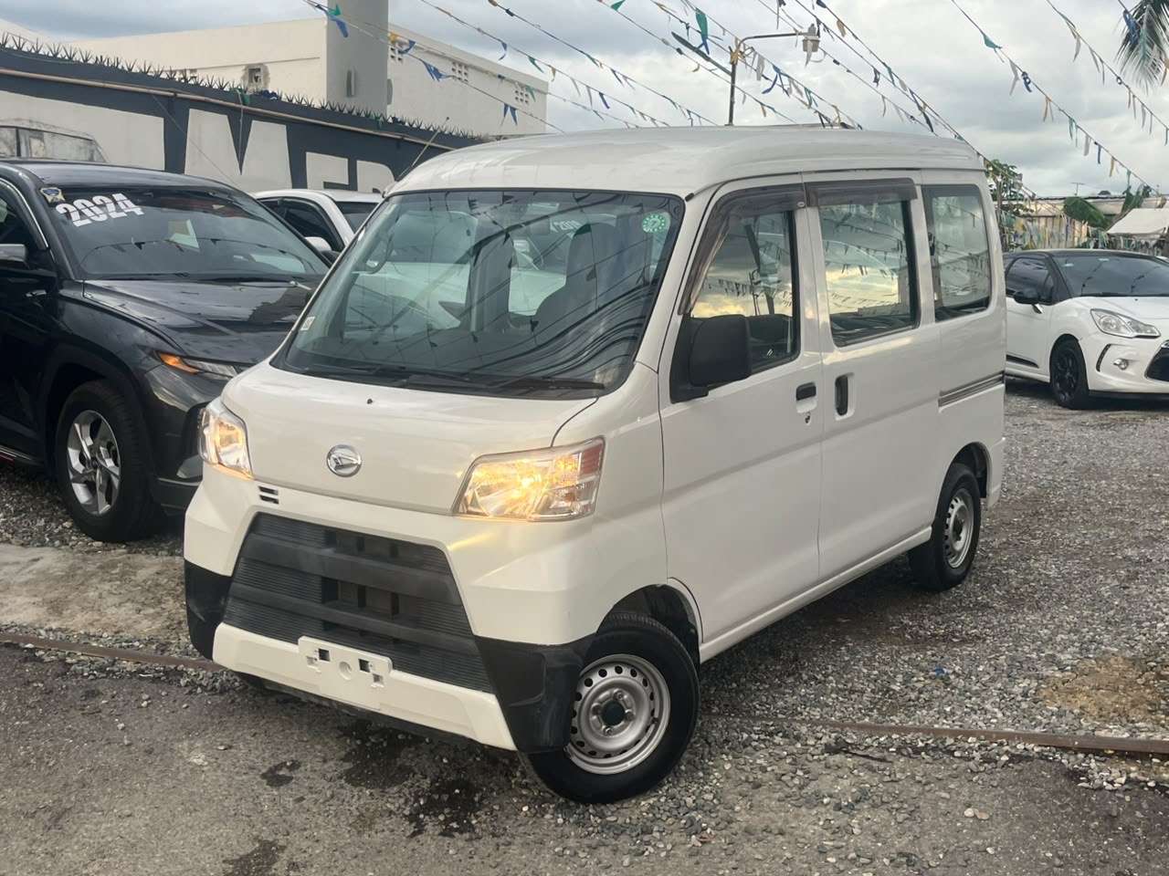 2021 Daihatsu Hijet Minivan usado en venta por MERAN SOLUCIONES AUTO IMPORT