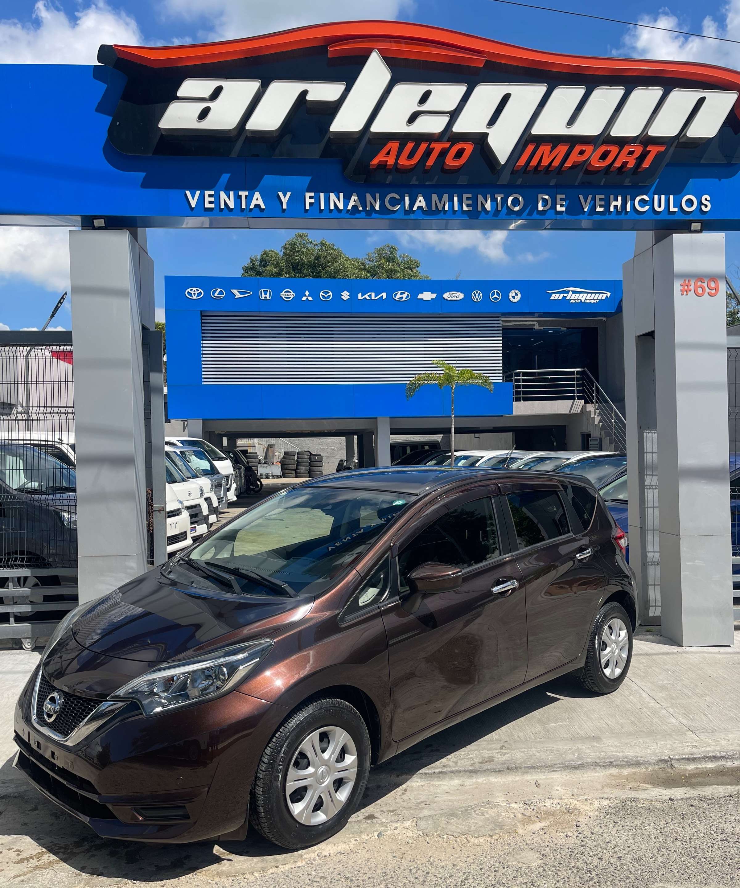 2020 Nissan Note SV usado en venta por Arlequín Auto Import 