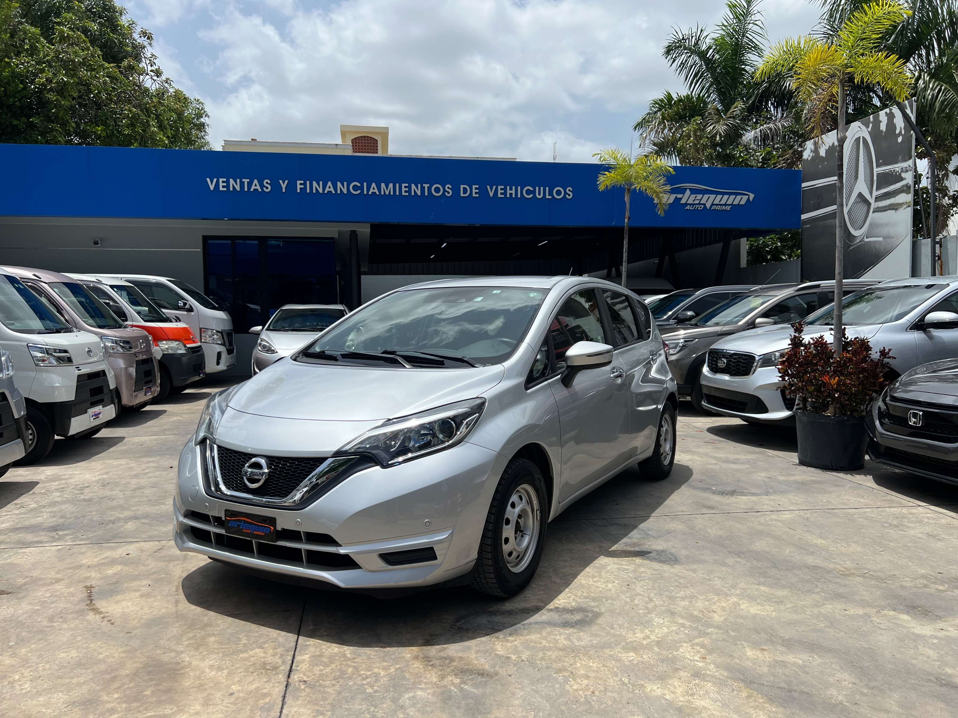 2021 Nissan Note SV usado en venta por Arlequín Auto Import