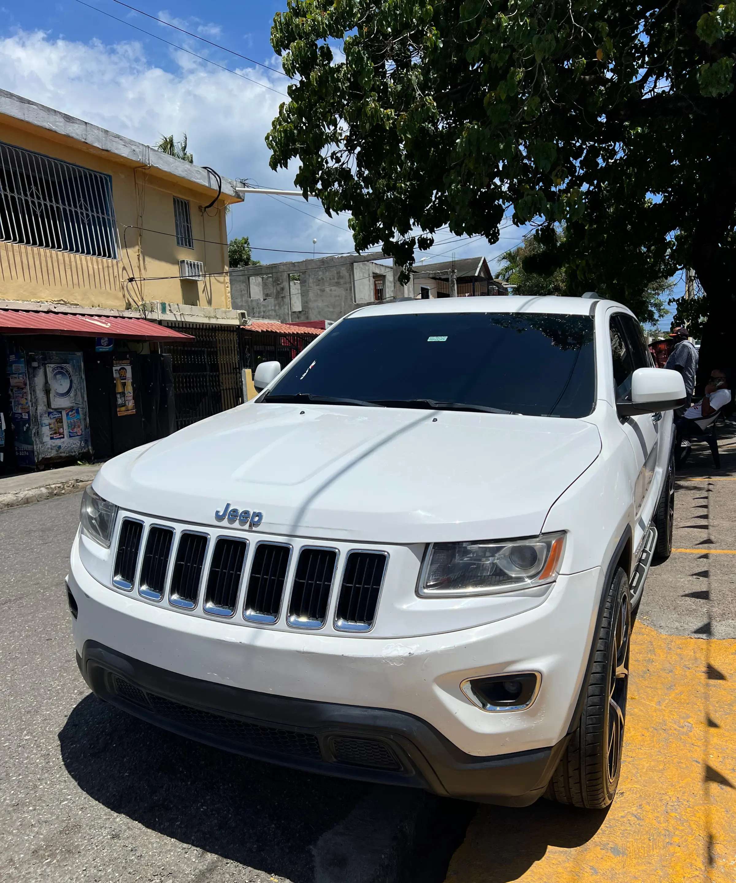 2014 Jeep Grand Cherokee Laredo usado en venta por D' PAPAMO AUTO IMPORT