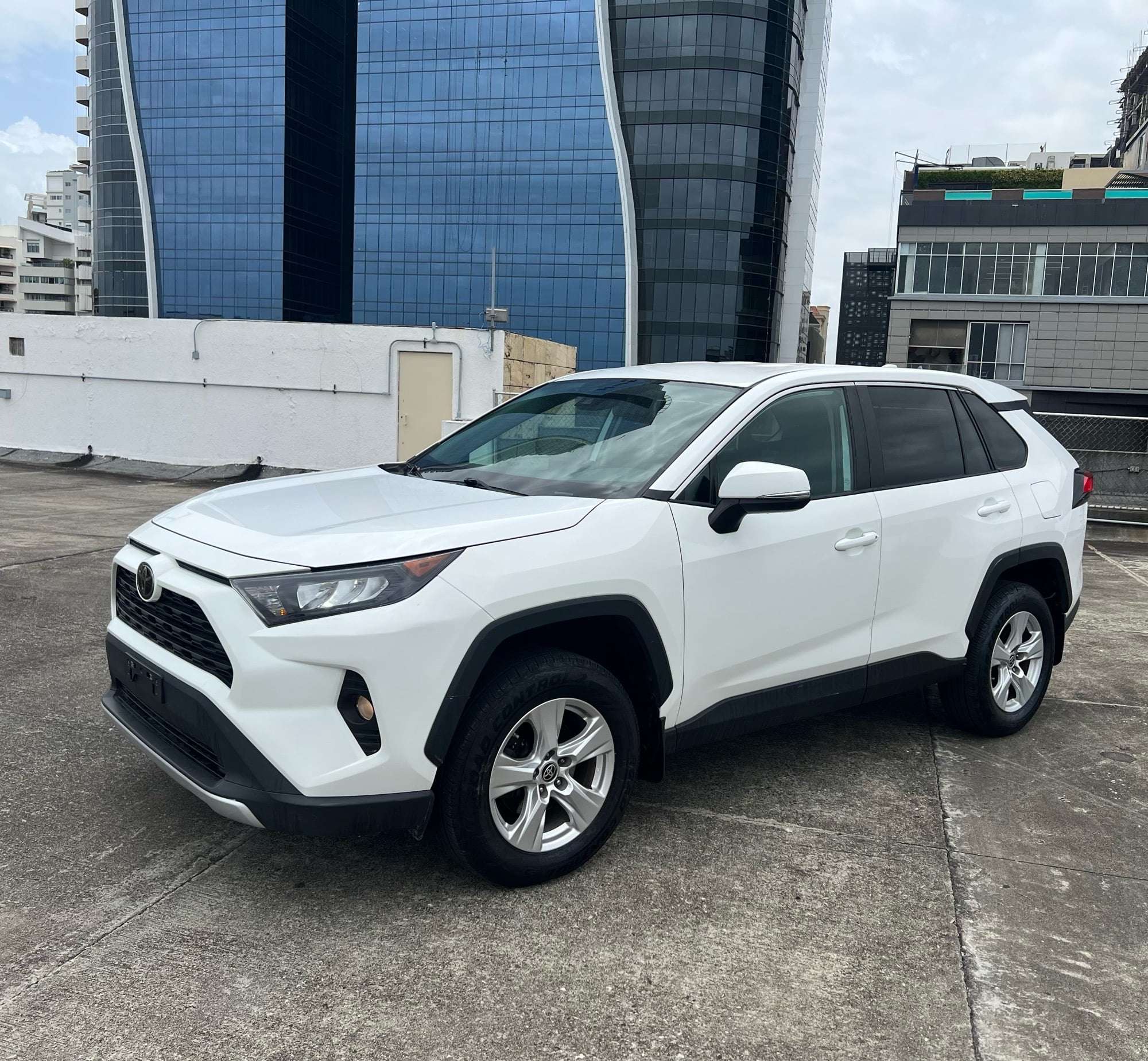 2021 Toyota RAV4 LE PLUS usado en venta por AUTO BOUTIQUE