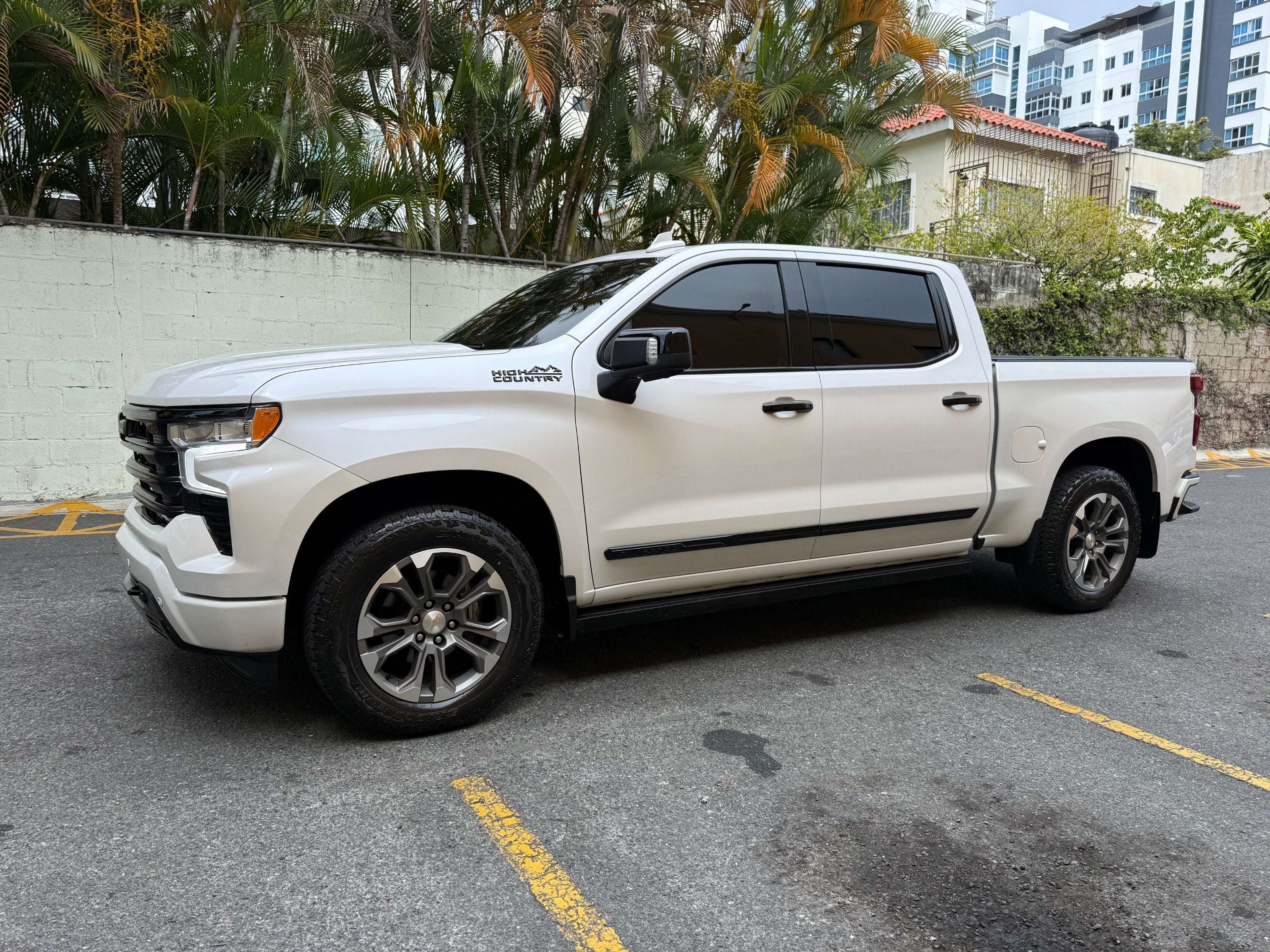 2024 Chevrolet Silverado High Country Duramax usado en venta por Luis de Leon 