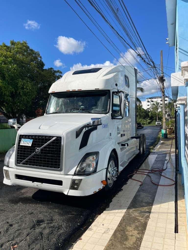 2013 Volvo Cabezote usado en venta por Silvio Sosa