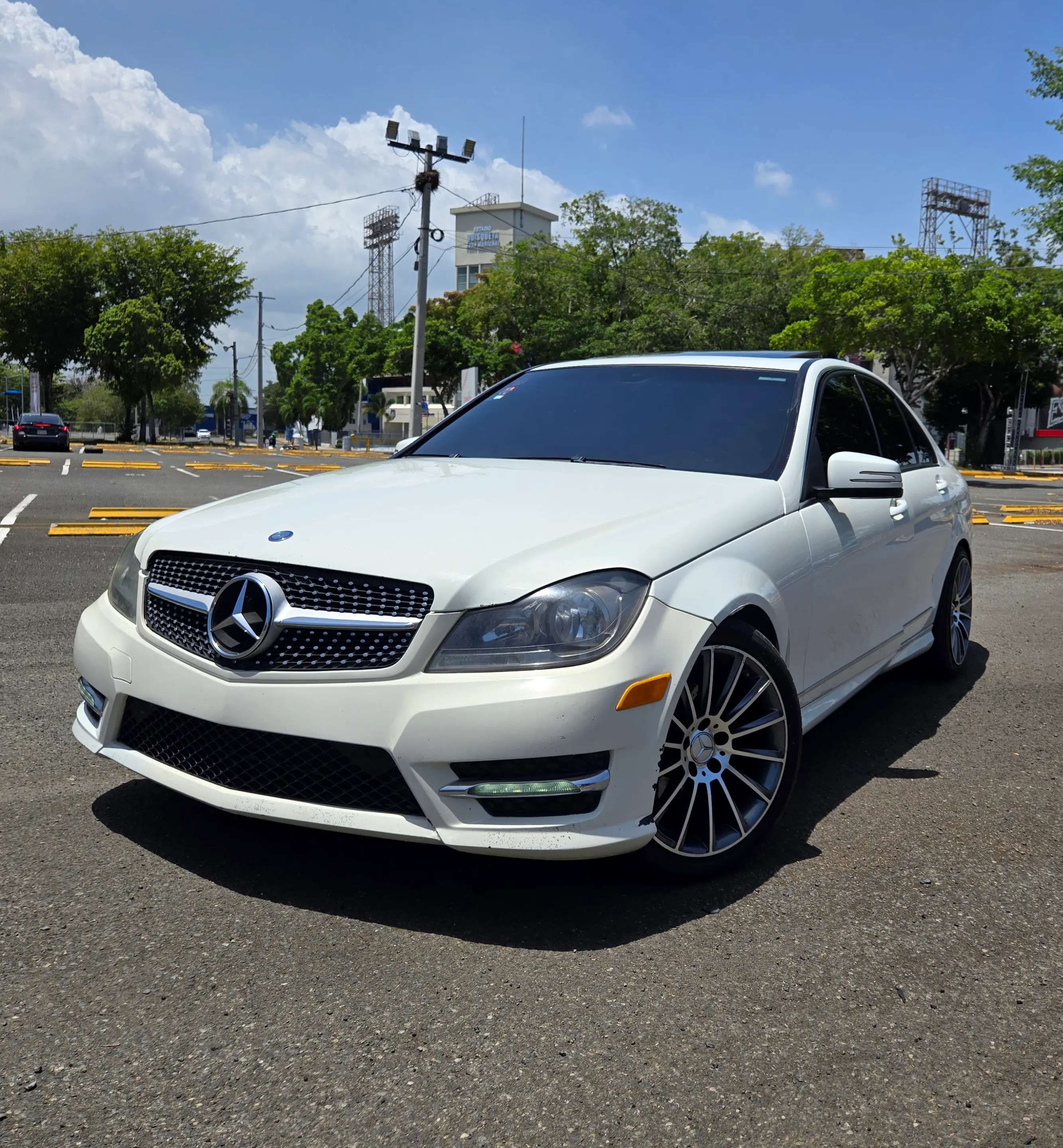 2012 Mercedes Benz C 300 4 Matic usado en venta por AJ Auto Import 