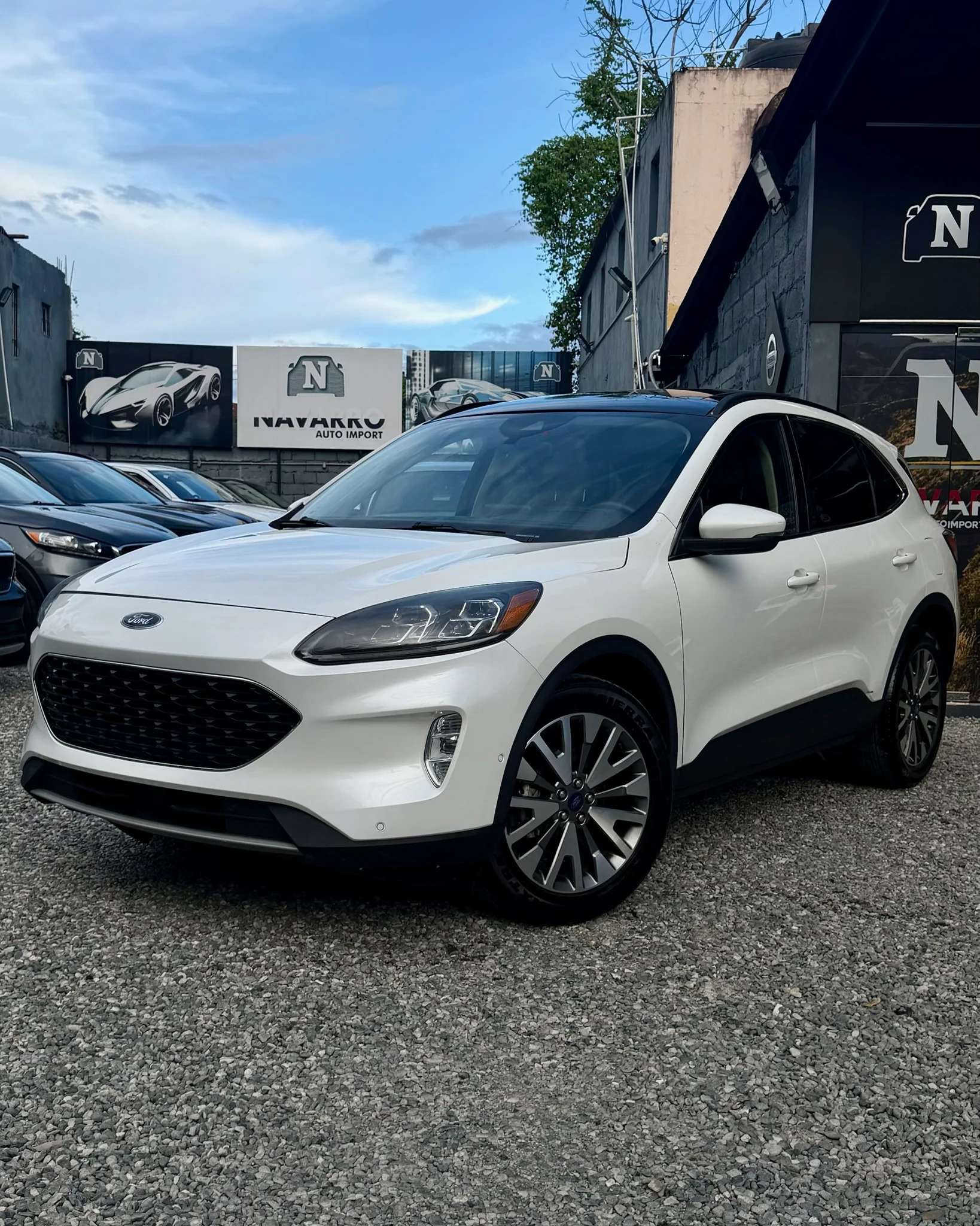 2020 Ford Escape Titanium usado en venta por Navarro Auto Import