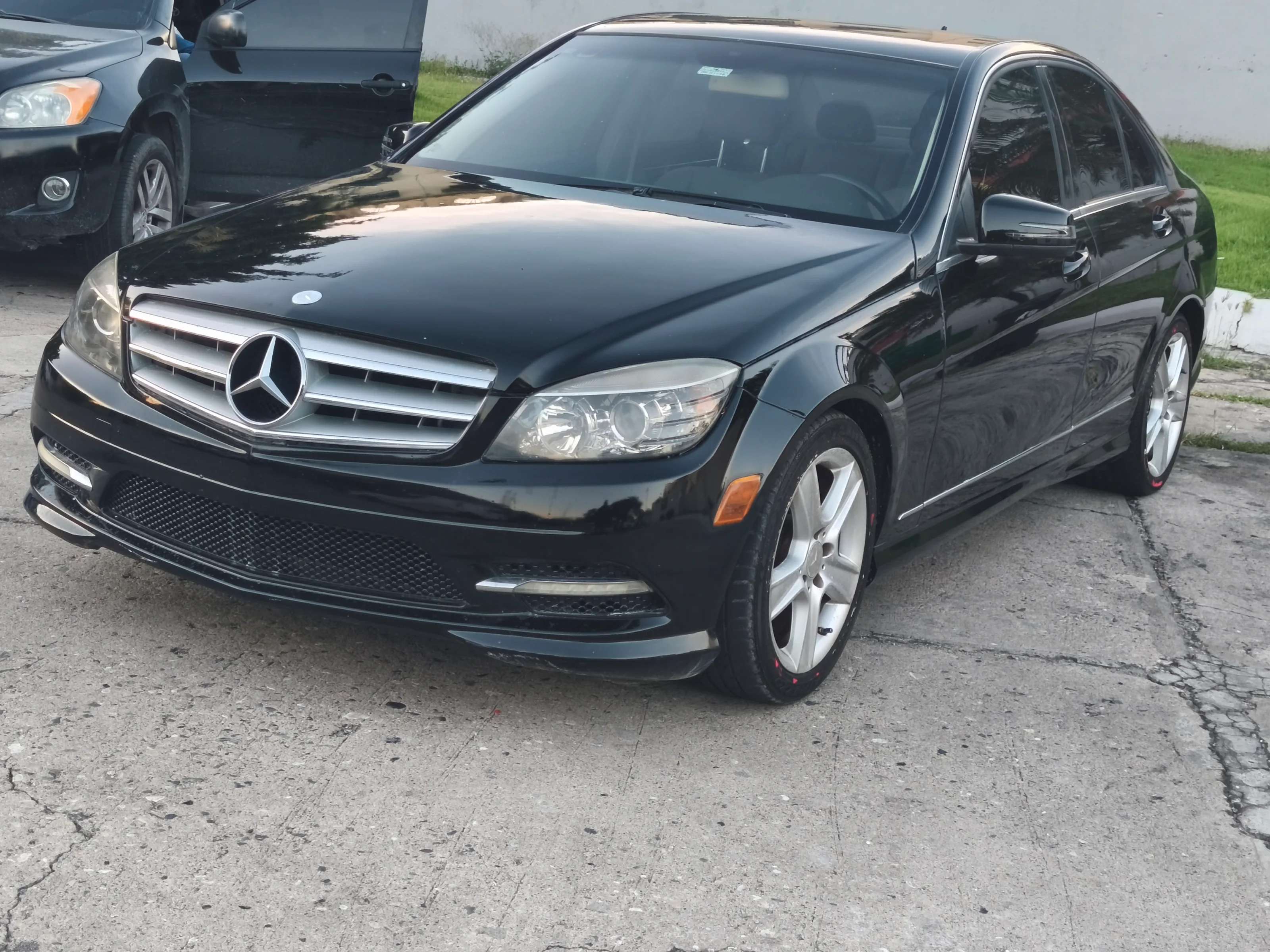 2011 Mercedes Benz C 300 Luxury usado en venta por Nelson Aquino