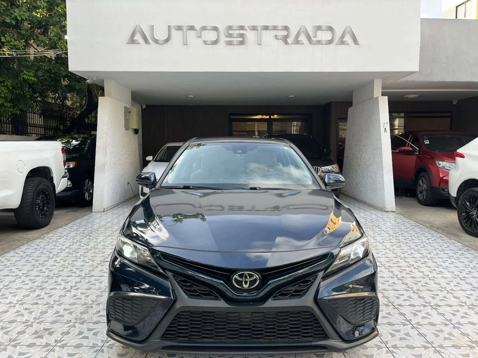 2021 Toyota Camry SE usado en venta por Autostrada