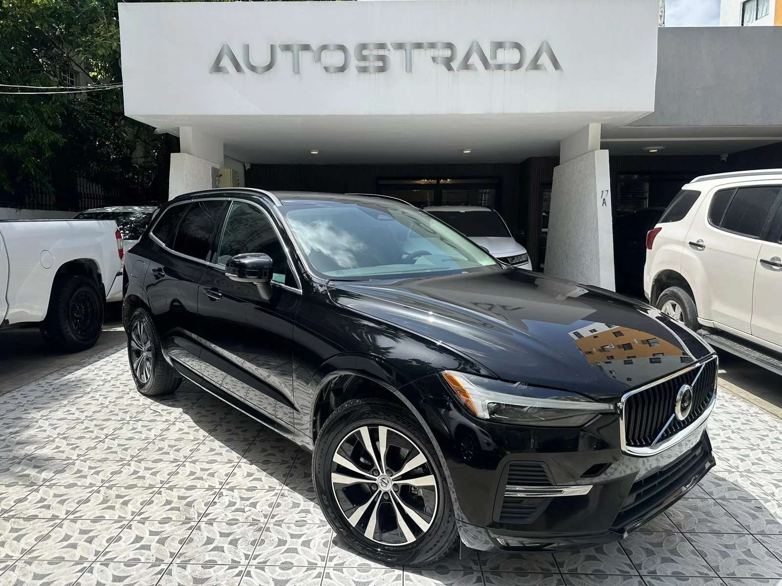 2023 Volvo XC60 B5 Momentum usado en venta por Autostrada 