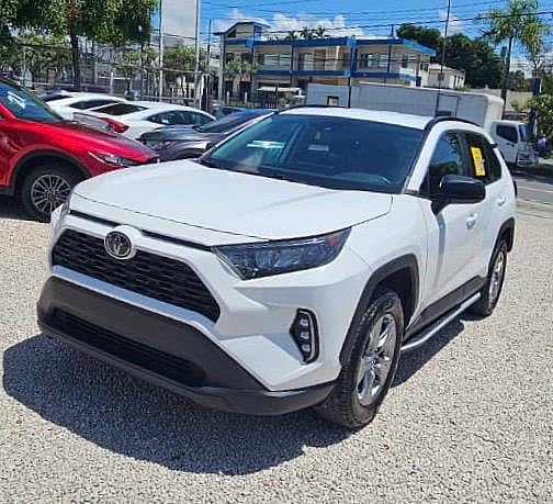 Toyota RAV4 LE 2021 en venta - vista principal
