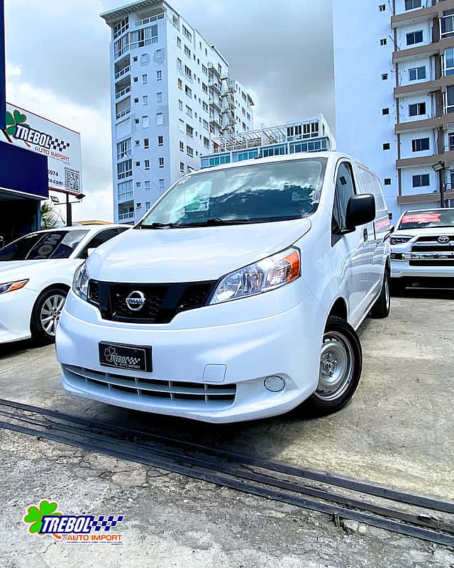 2021 Nissan NV 200 usado en venta por Trebol Auto Import