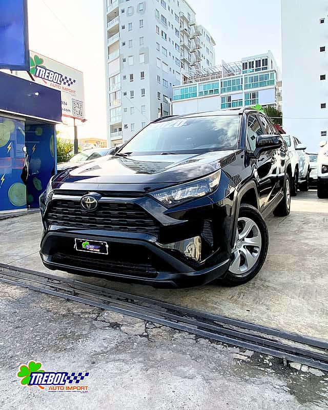 2020 Toyota RAV4 LE usado en venta por Trebol Auto Import