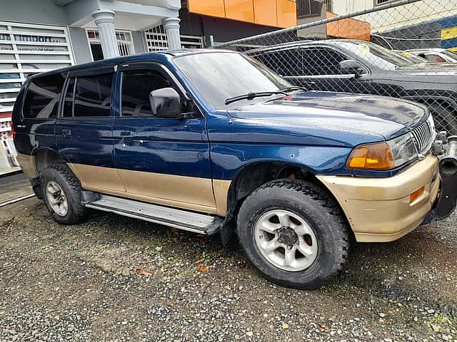 1999 Mitsubishi Motors Montero Sport Limited usado en venta por L y C AUTO IMPORT