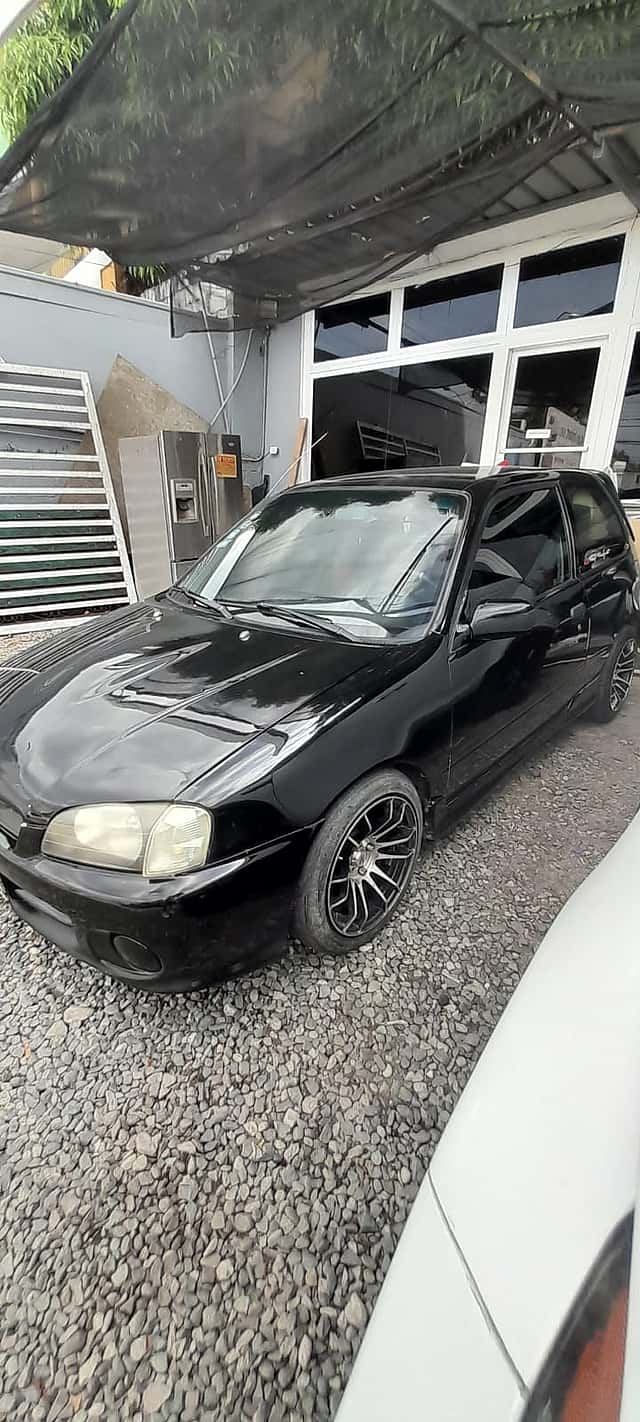 2001 Toyota VITZ usado en venta por L y C AUTO IMPORT