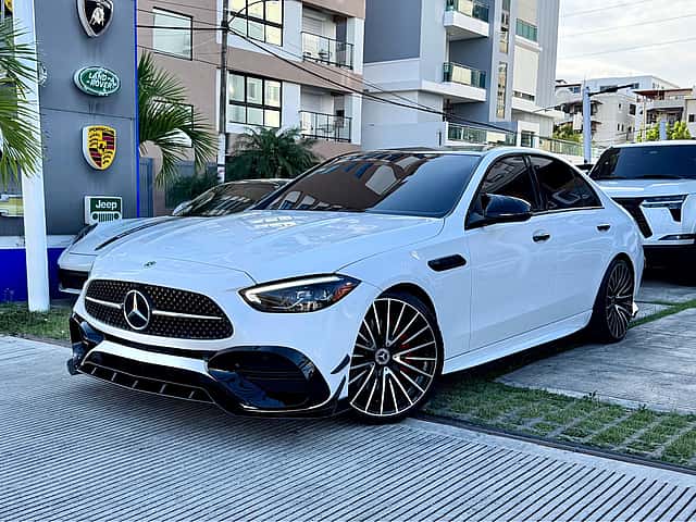 2022 Mercedes Benz C 300 AMG usado en venta por Domingo Auto Import S.R.L