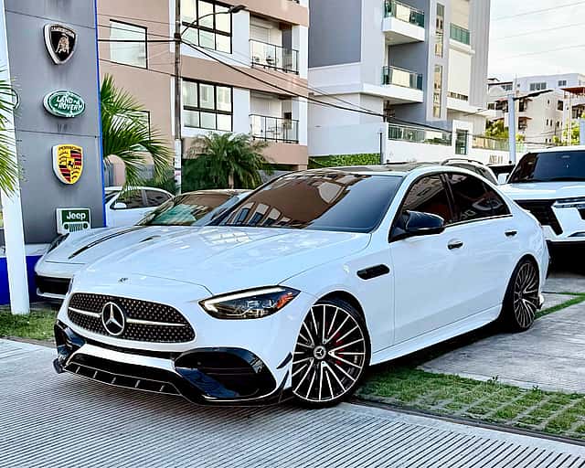 2023 Mercedes Benz C 300 AMG usado en venta por Domingo Auto Import S.R.L