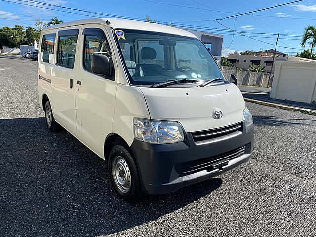 2019 Toyota Town-Ace GL 4WD usado en venta por Vision Motors