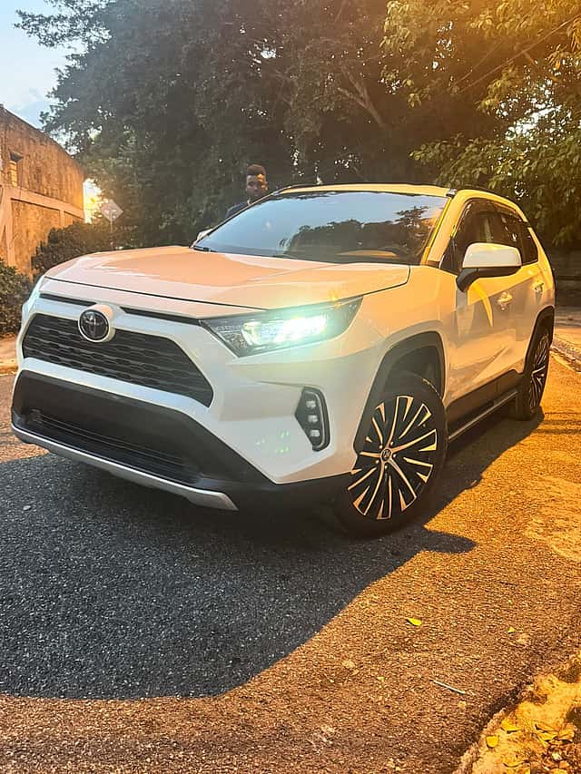 2021 Toyota RAV4 LE PLUS usado en venta por Teocracia Auto Import