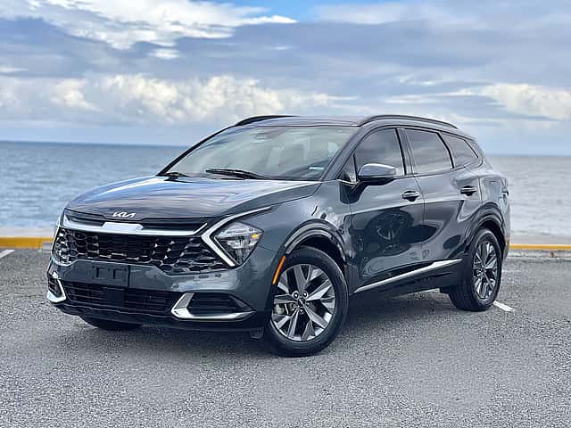 2023 Kia Sportage SX usado en venta por AQUIN RD