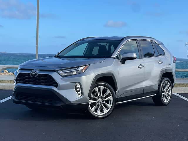 2024 Toyota RAV4 XLE usado en venta por AQUIN RD