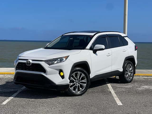 2019 Toyota RAV4 XLE Premium usado en venta por AQUIN RD