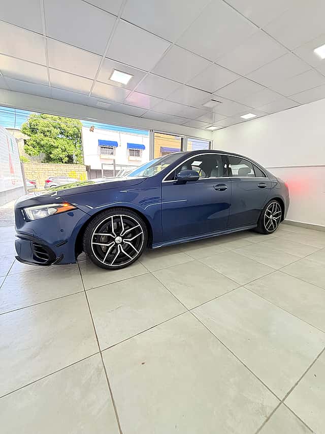 2021 Mercedes Benz A 35 AMG usado en venta por Car's And Home's On Sale Chos
